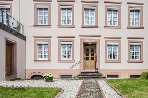 2026-09-19_BauernhausSuelm_HausfrontMitHaupteingang