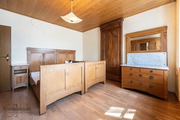 2026-09-19_BauernhausSuelm_SchlafzimmerMitDoppelbett